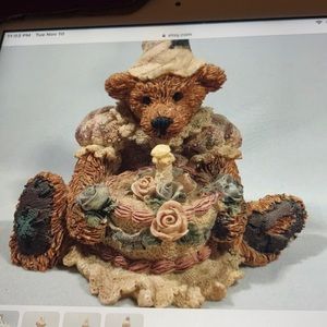 Boyd’s Bears & friends Bearstone Figurine .